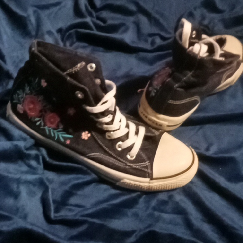 Air walk blue jeans floral shoes